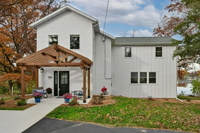 $1,175,000 | 29032 Kramer Drive, Waterford, WI 53185