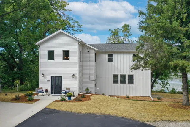 $1,175,000 | 29032 Kramer Drive, Waterford, WI 53185