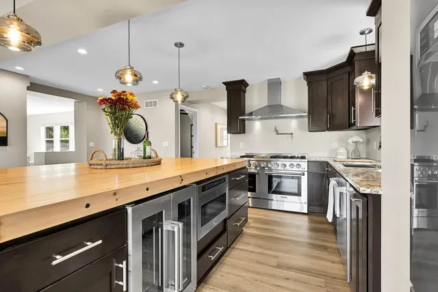 $1,175,000 | 29032 Kramer Drive, Waterford, WI 53185