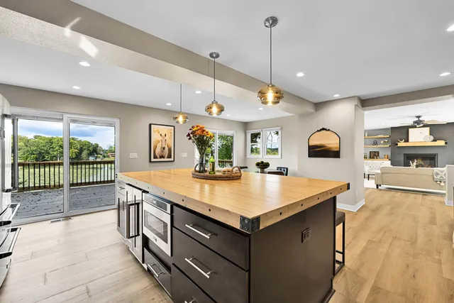 $1,175,000 | 29032 Kramer Drive, Waterford, WI 53185