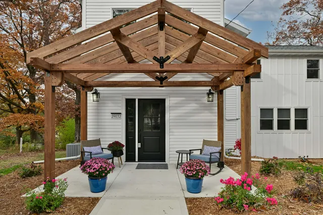 $1,175,000 | 29032 Kramer Drive, Waterford, WI 53185