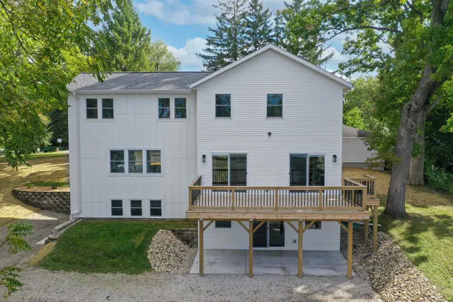 $1,175,000 | 29032 Kramer Drive, Waterford, WI 53185