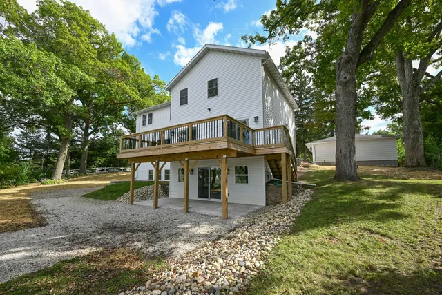 $1,175,000 | 29032 Kramer Drive, Waterford, WI 53185