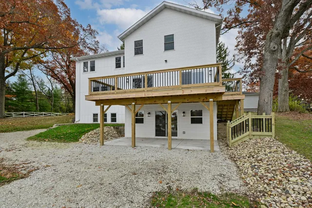 $1,175,000 | 29032 Kramer Drive, Waterford, WI 53185