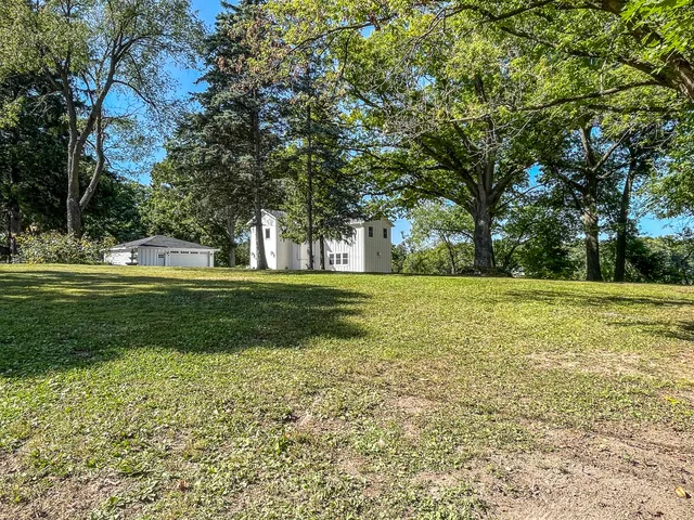 $1,175,000 | 29032 Kramer Drive, Waterford, WI 53185