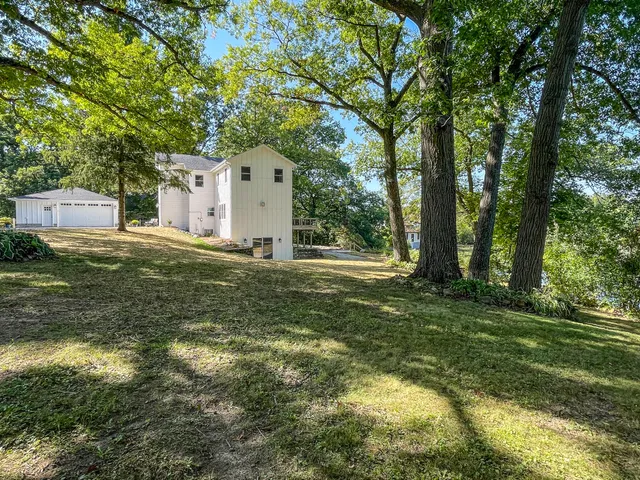 $1,175,000 | 29032 Kramer Drive, Waterford, WI 53185