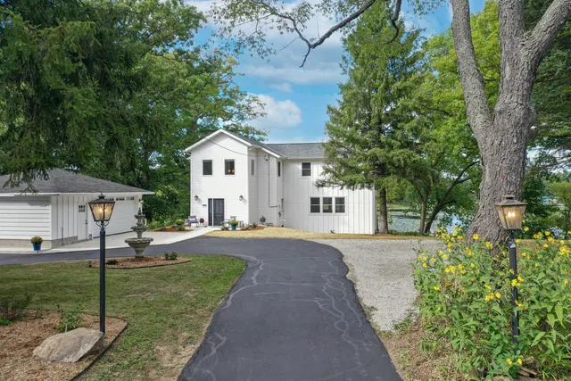 $1,175,000 | 29032 Kramer Drive, Waterford, WI 53185