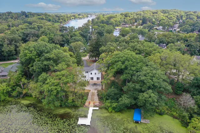 $1,175,000 | 29032 Kramer Drive, Waterford, WI 53185