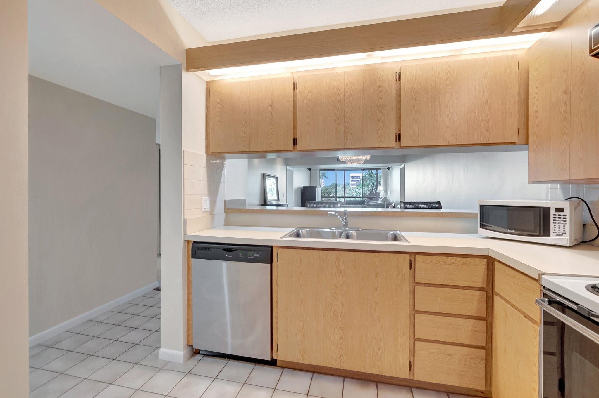 6145 Balboa Circle, Unit 305 Boca Raton, FL 33433 - Photo 4 of 42 Photo 4