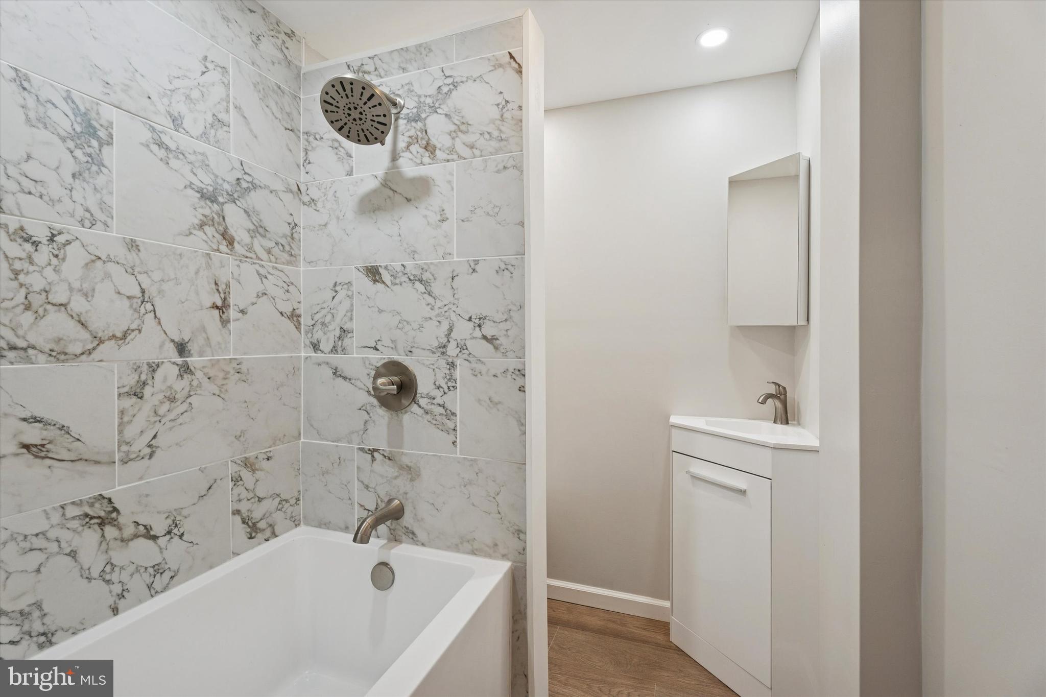 810 George Street Norristown, PA 19401 - Photo 8 of 15 a bathroom with a bathtub