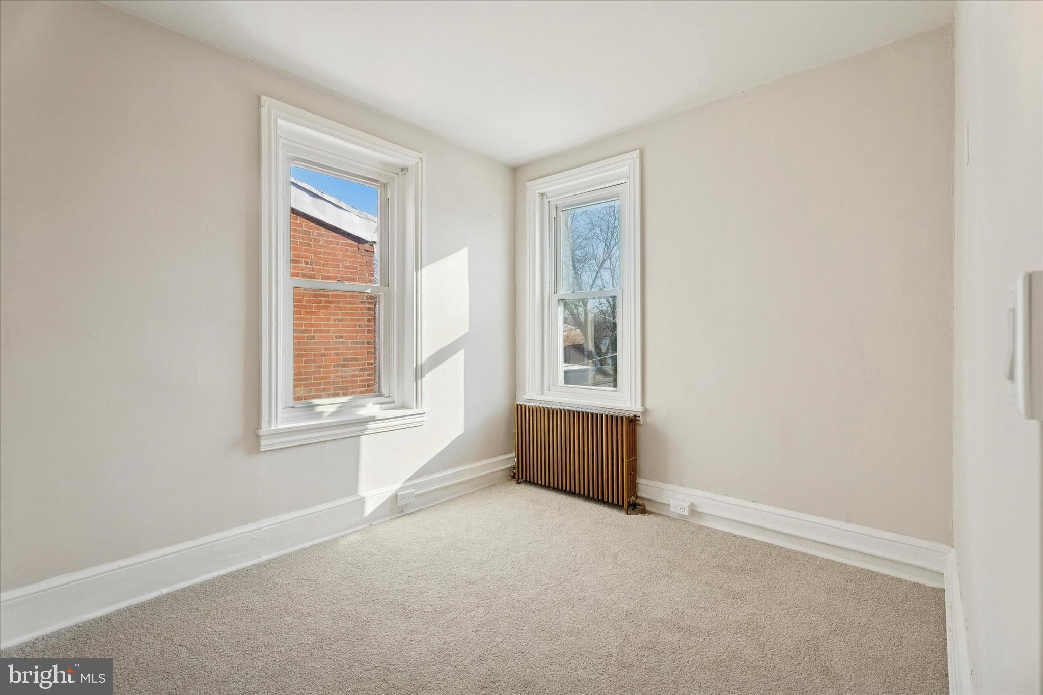 810 George Street Norristown, PA 19401 - Photo 10 of 15 an empty room with windows