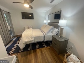 620 Executive Golf Villas Road St. Simons, GA 31522 - Photo 9 of 23 a bedroom with a bed and a flat tv screen on a dresser