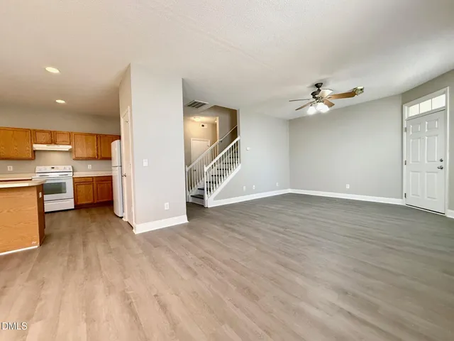 an empty room with cabinet and a ceiling fan