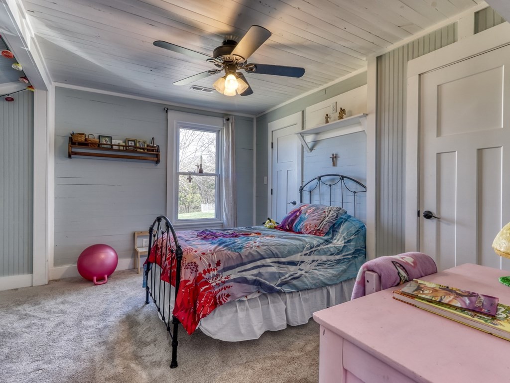 2712 Hodges Ferry Road Kodak, TN 37764 - Photo 28 of 49 a bedroom with bed and window