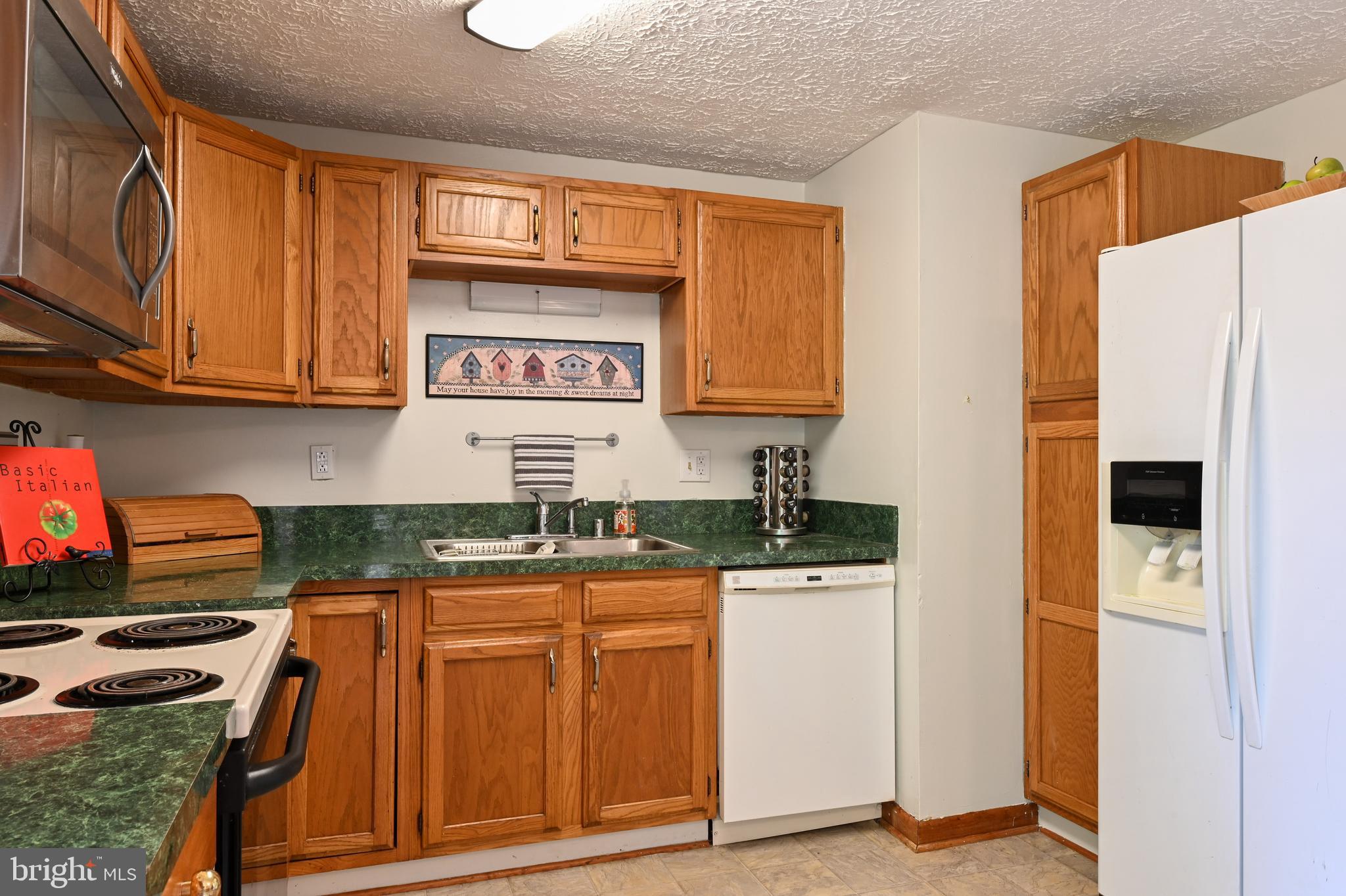 317 McKay Road Stevensville, MD 21666 - Photo 13 of 58 Ample counter space