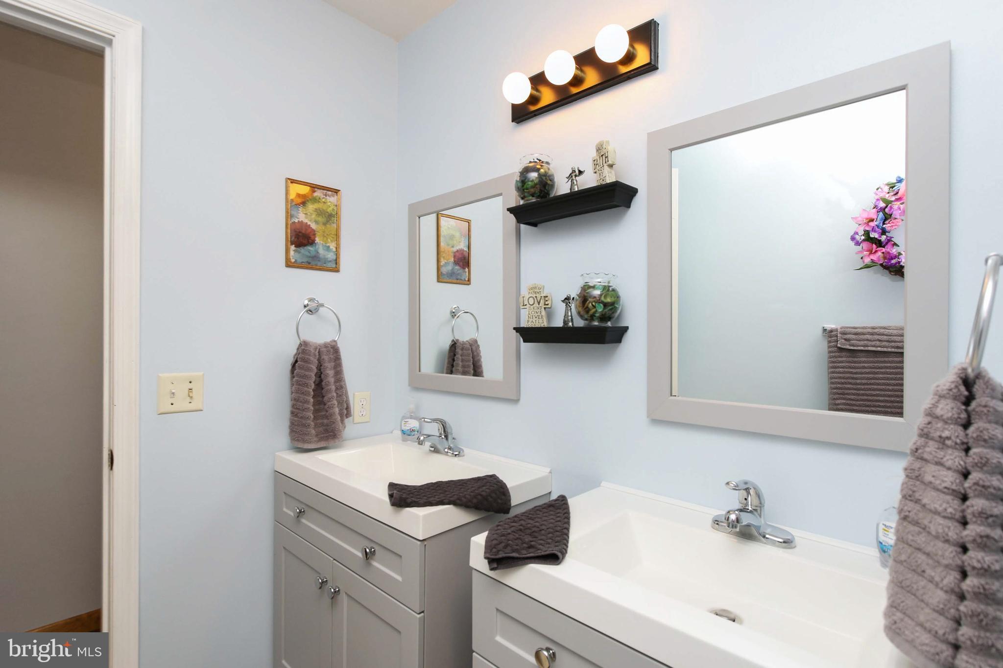 12475 High Point Road Felton, PA 17322 - Photo 22 of 40 Full updated bath (Main level)