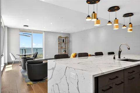 $1,300,000 | 800 North Tamiami Trail, Unit 1217, Sarasota, FL 34236