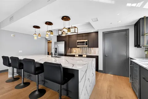 $1,300,000 | 800 North Tamiami Trail, Unit 1217, Sarasota, FL 34236