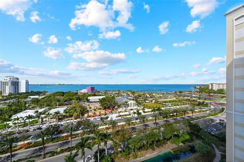 $1,300,000 | 800 North Tamiami Trail, Unit 1217, Sarasota, FL 34236