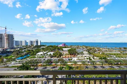 $1,300,000 | 800 North Tamiami Trail, Unit 1217, Sarasota, FL 34236