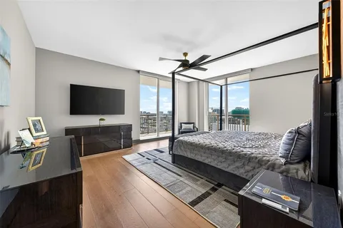 $1,300,000 | 800 North Tamiami Trail, Unit 1217, Sarasota, FL 34236