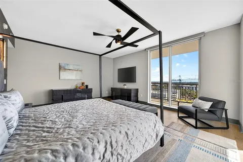 $1,300,000 | 800 North Tamiami Trail, Unit 1217, Sarasota, FL 34236