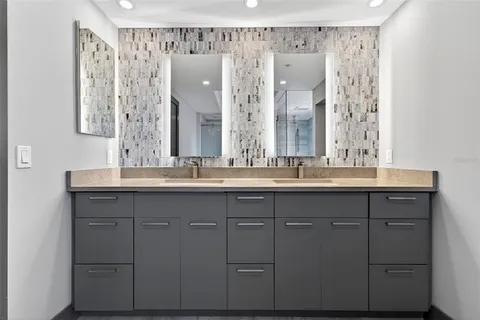 $1,300,000 | 800 North Tamiami Trail, Unit 1217, Sarasota, FL 34236