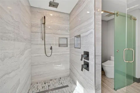 $1,300,000 | 800 North Tamiami Trail, Unit 1217, Sarasota, FL 34236