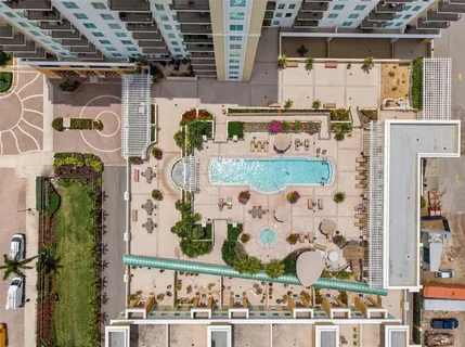 $1,300,000 | 800 North Tamiami Trail, Unit 1217, Sarasota, FL 34236