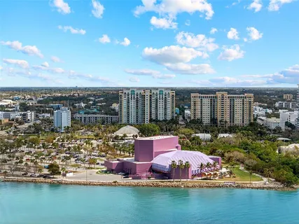 $1,300,000 | 800 North Tamiami Trail, Unit 1217, Sarasota, FL 34236