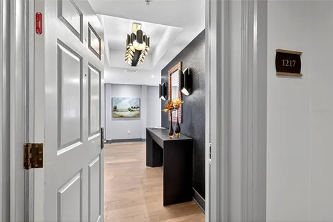 $1,300,000 | 800 North Tamiami Trail, Unit 1217, Sarasota, FL 34236