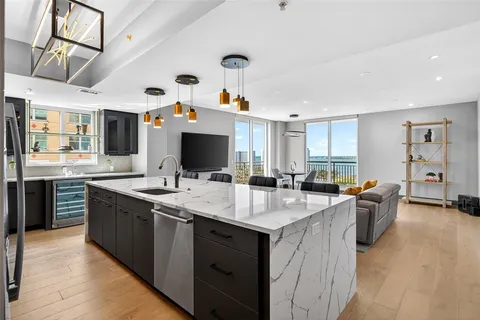 $1,300,000 | 800 North Tamiami Trail, Unit 1217, Sarasota, FL 34236