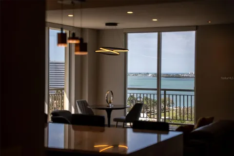 $1,300,000 | 800 North Tamiami Trail, Unit 1217, Sarasota, FL 34236