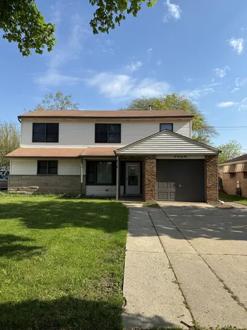 $439,000 | 674 East Algonquin Road, Des Plaines, IL 60016