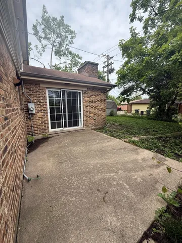 $429,000 | 674 East Algonquin Road, Des Plaines, IL 60016