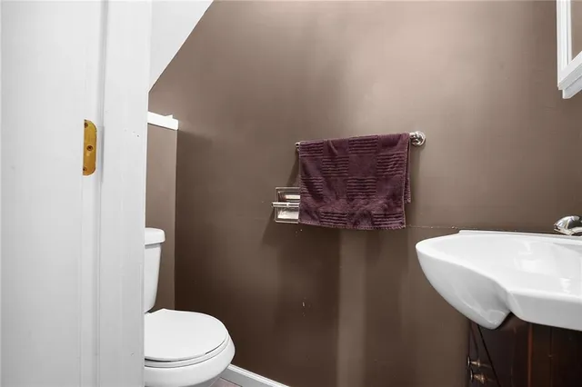 $299,900 | 427 Pine Street, Wellsville, KS 66092