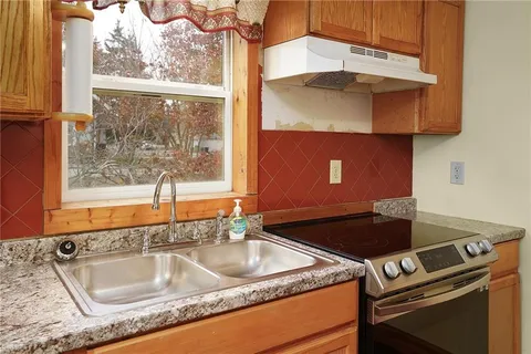 $299,900 | 427 Pine Street, Wellsville, KS 66092