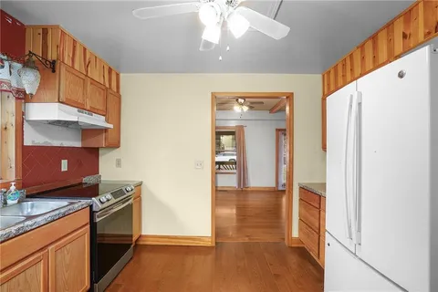 $299,900 | 427 Pine Street, Wellsville, KS 66092