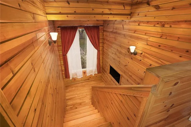 $299,900 | 427 Pine Street, Wellsville, KS 66092