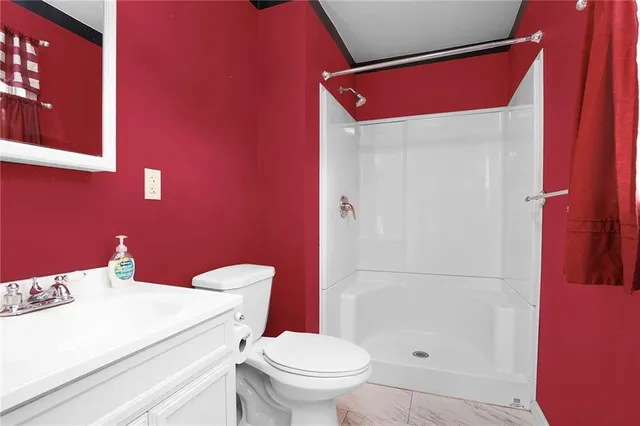 $299,900 | 427 Pine Street, Wellsville, KS 66092