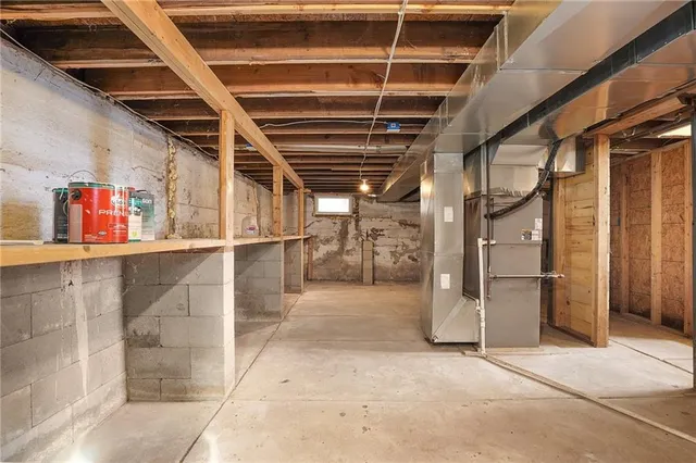 $299,900 | 427 Pine Street, Wellsville, KS 66092