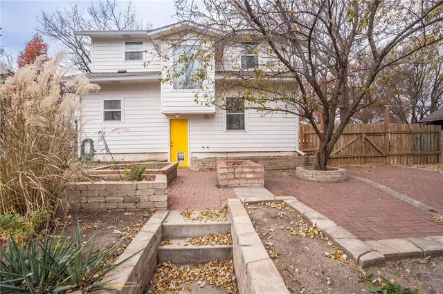 $299,900 | 427 Pine Street, Wellsville, KS 66092