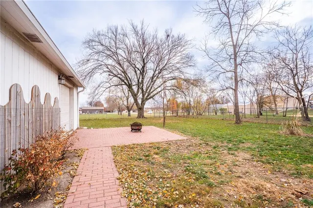 $299,900 | 427 Pine Street, Wellsville, KS 66092