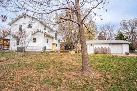 $299,900 | 427 Pine Street, Wellsville, KS 66092