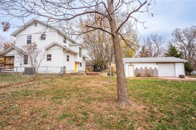 $299,900 | 427 Pine Street, Wellsville, KS 66092