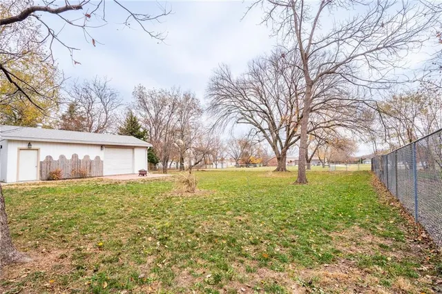 $299,900 | 427 Pine Street, Wellsville, KS 66092
