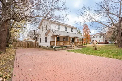 $299,900 | 427 Pine Street, Wellsville, KS 66092