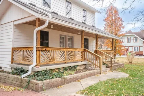 $299,900 | 427 Pine Street, Wellsville, KS 66092