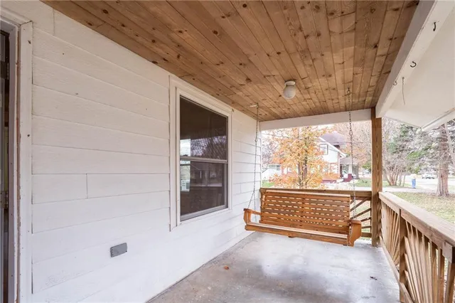 $299,900 | 427 Pine Street, Wellsville, KS 66092