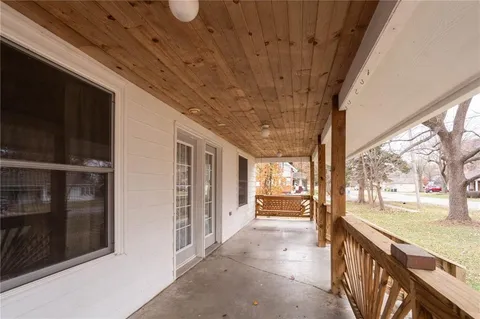 $299,900 | 427 Pine Street, Wellsville, KS 66092